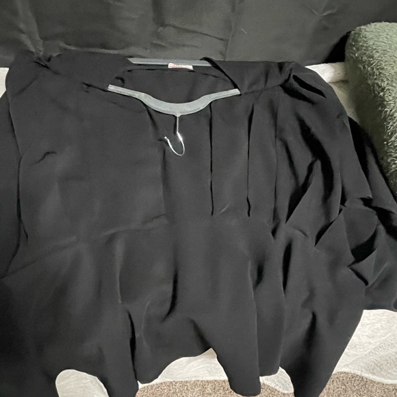 Cavendars lux Rayon flutter blouse - Picture 3 of 6